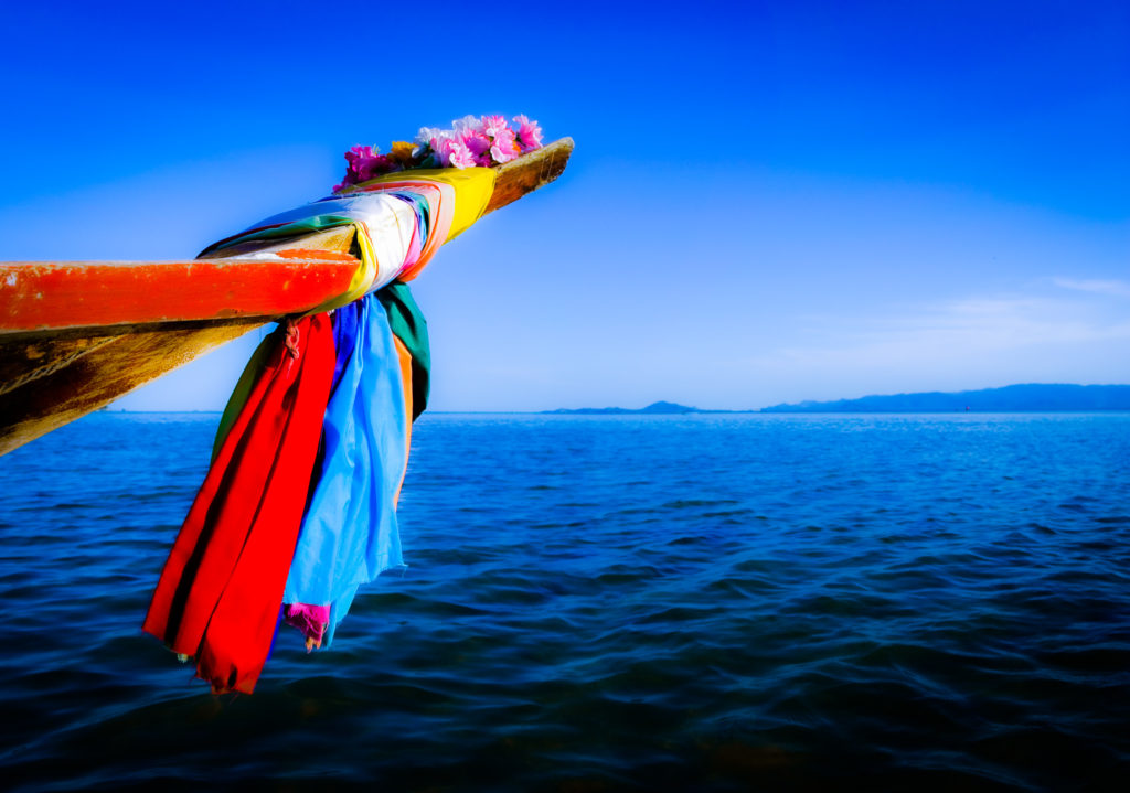 布を纏った船首